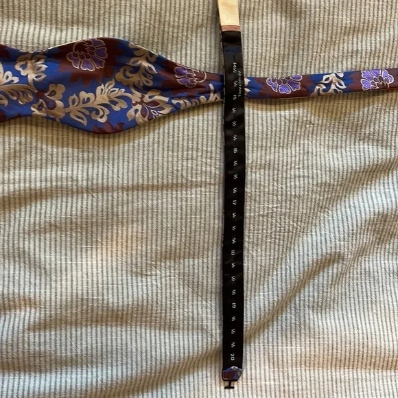 Unique 2 Fabric Adjustable Bow Tie - Picture 3 of 3